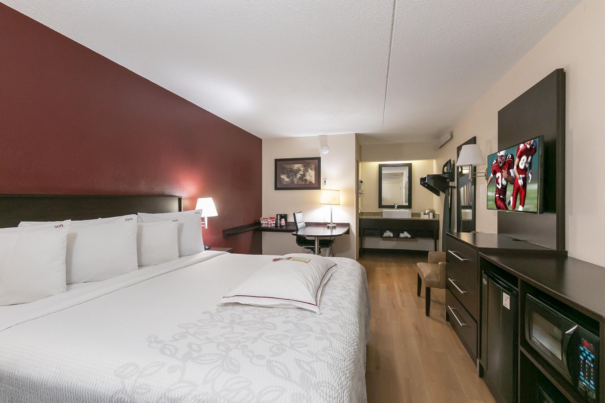 Red Roof Inn Plus+ West Спрингфилд Экстерьер фото