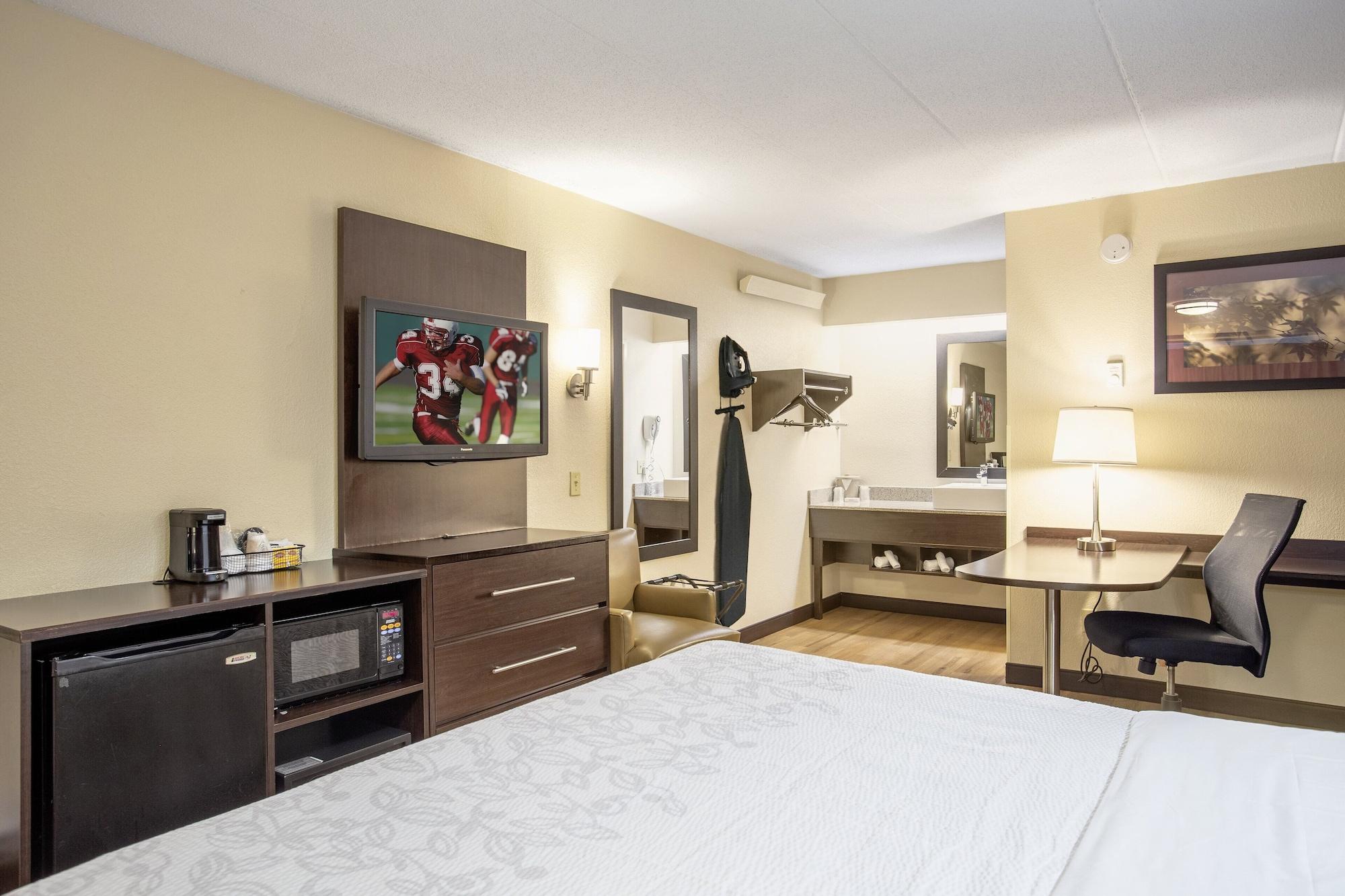 Red Roof Inn Plus+ West Спрингфилд Экстерьер фото
