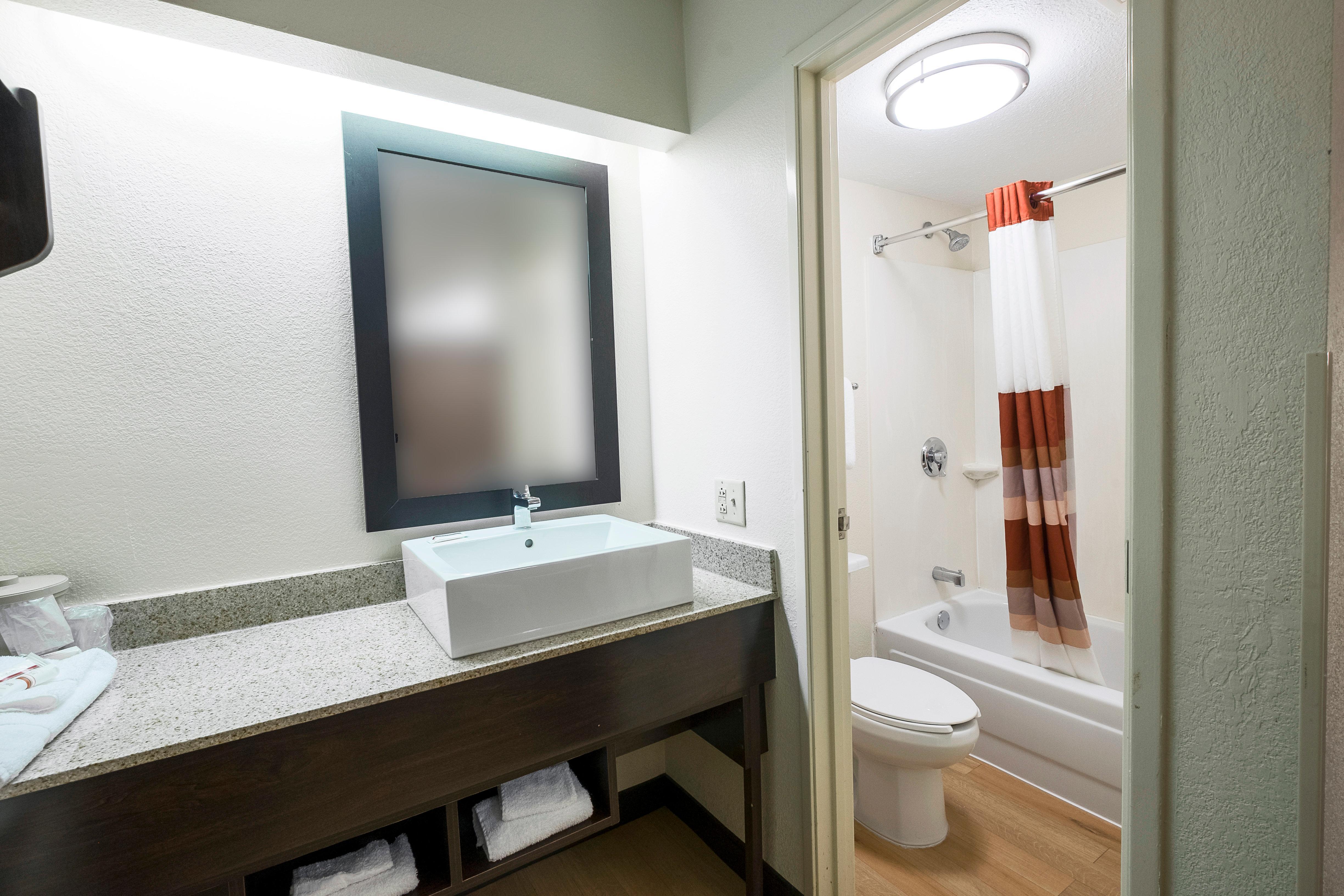 Red Roof Inn Plus+ West Спрингфилд Экстерьер фото