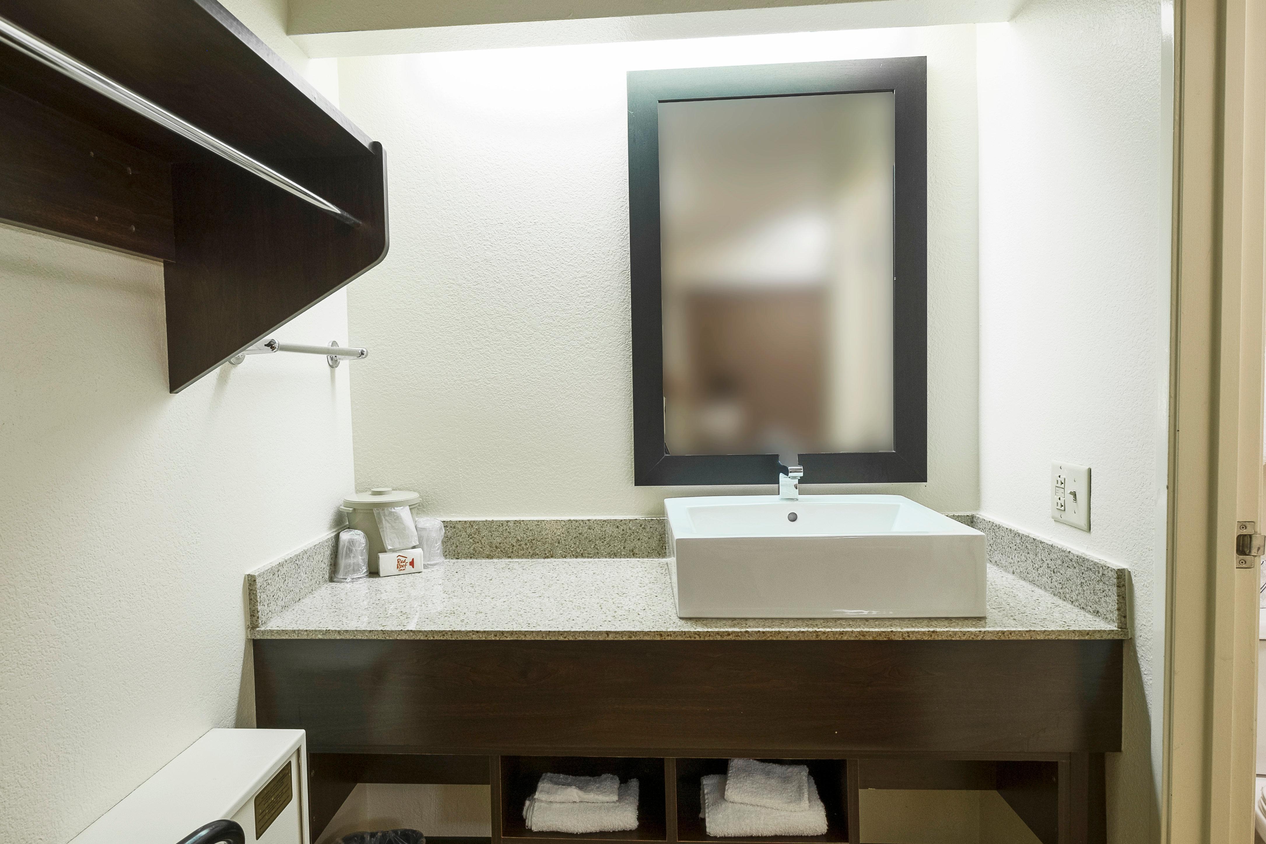 Red Roof Inn Plus+ West Спрингфилд Экстерьер фото