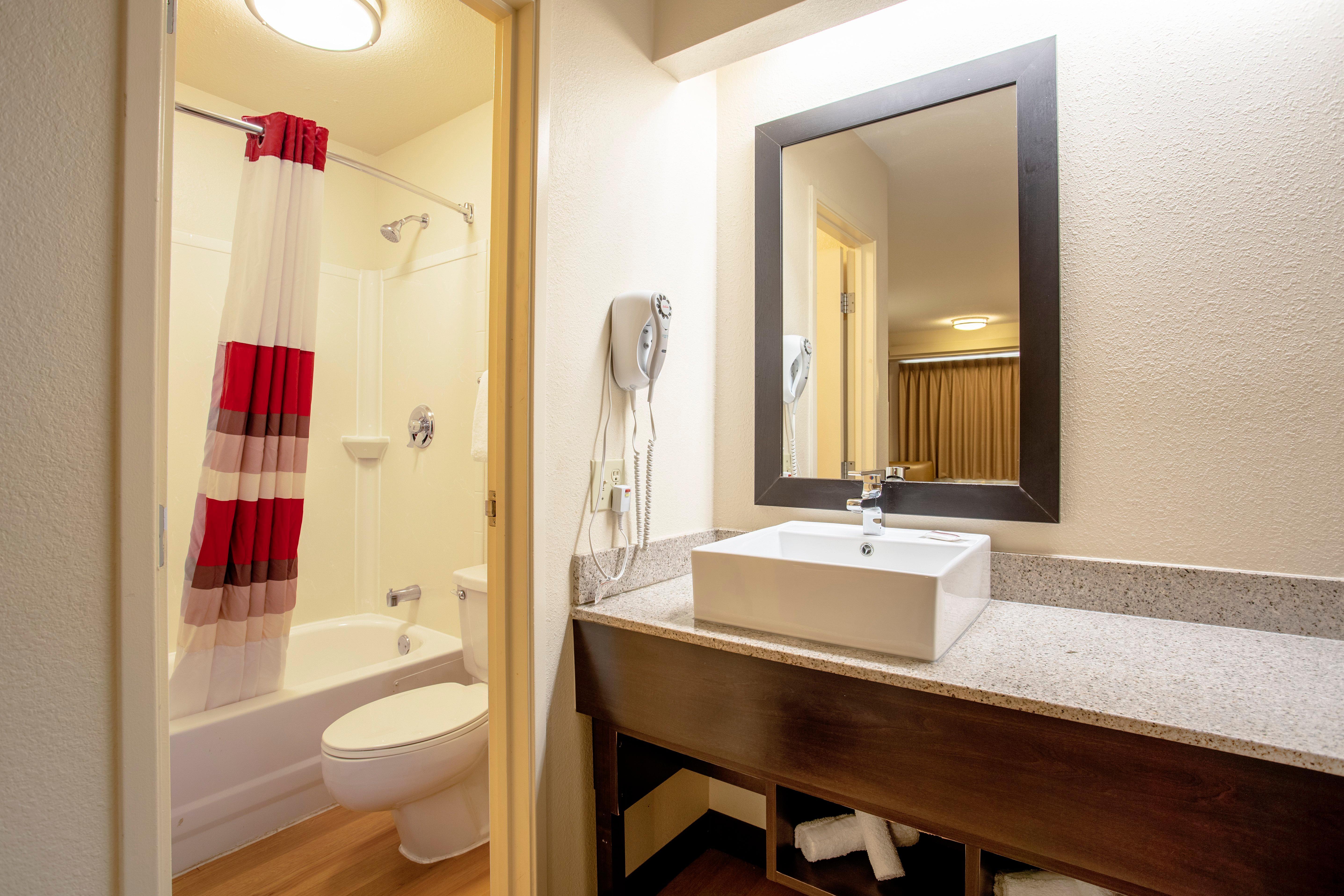 Red Roof Inn Plus+ West Спрингфилд Экстерьер фото