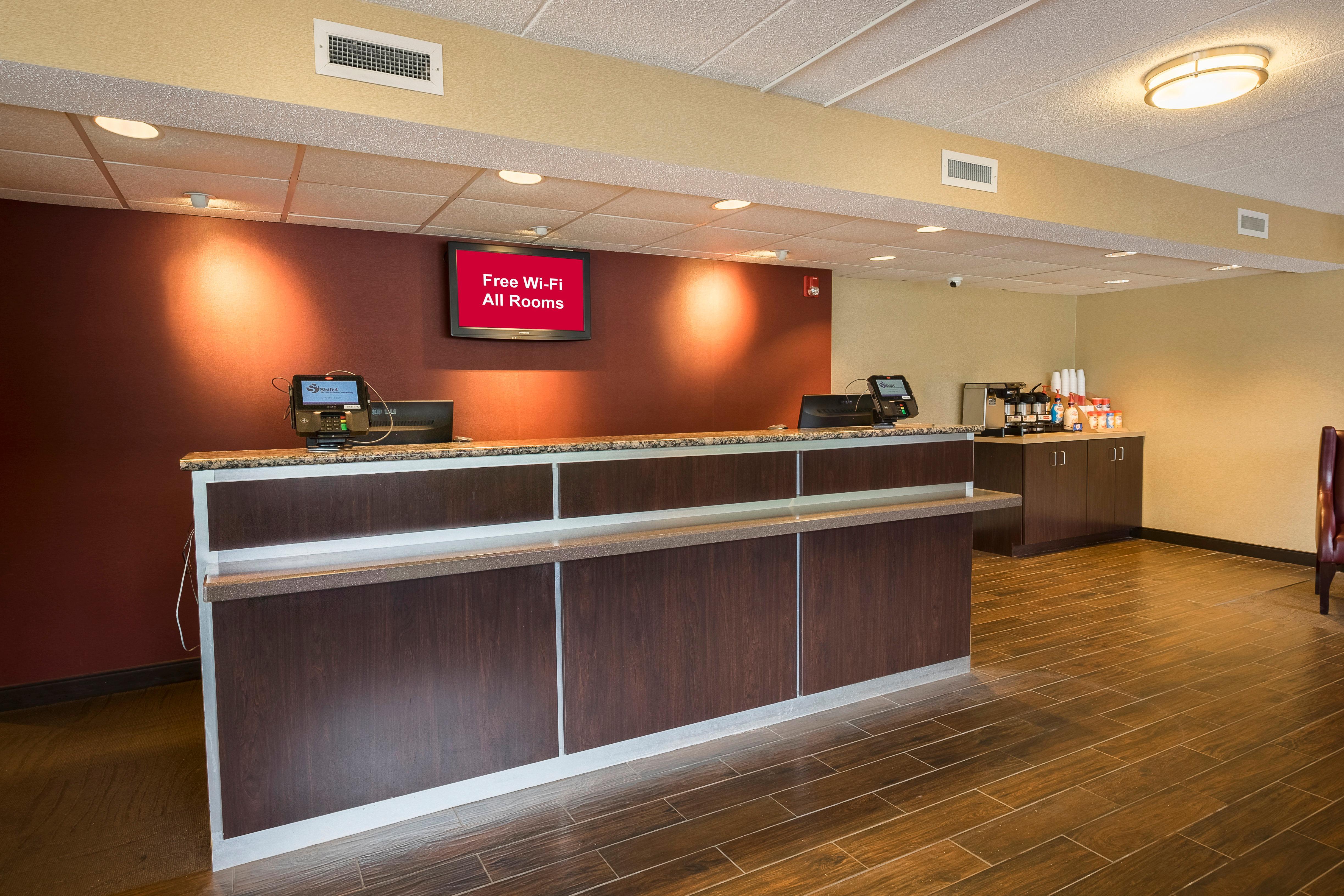 Red Roof Inn Plus+ West Спрингфилд Экстерьер фото