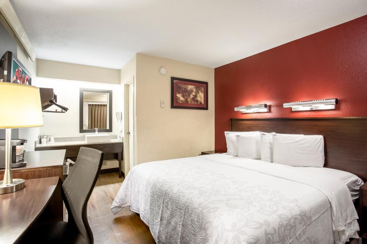 Red Roof Inn Plus+ West Спрингфилд Экстерьер фото