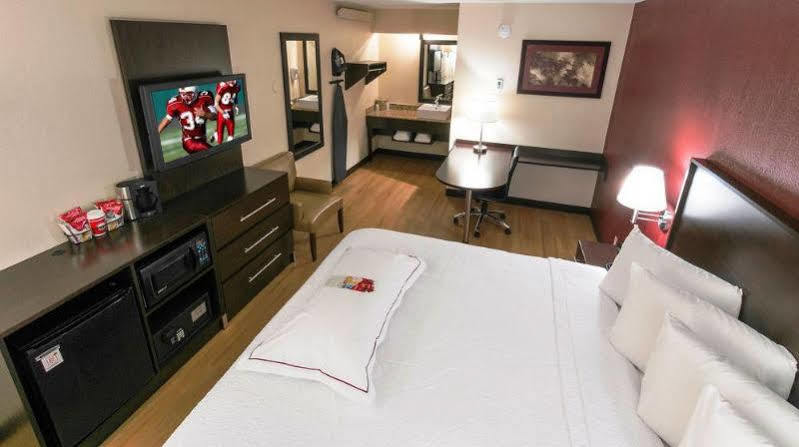 Red Roof Inn Plus+ West Спрингфилд Экстерьер фото