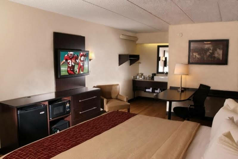 Red Roof Inn Plus+ West Спрингфилд Экстерьер фото